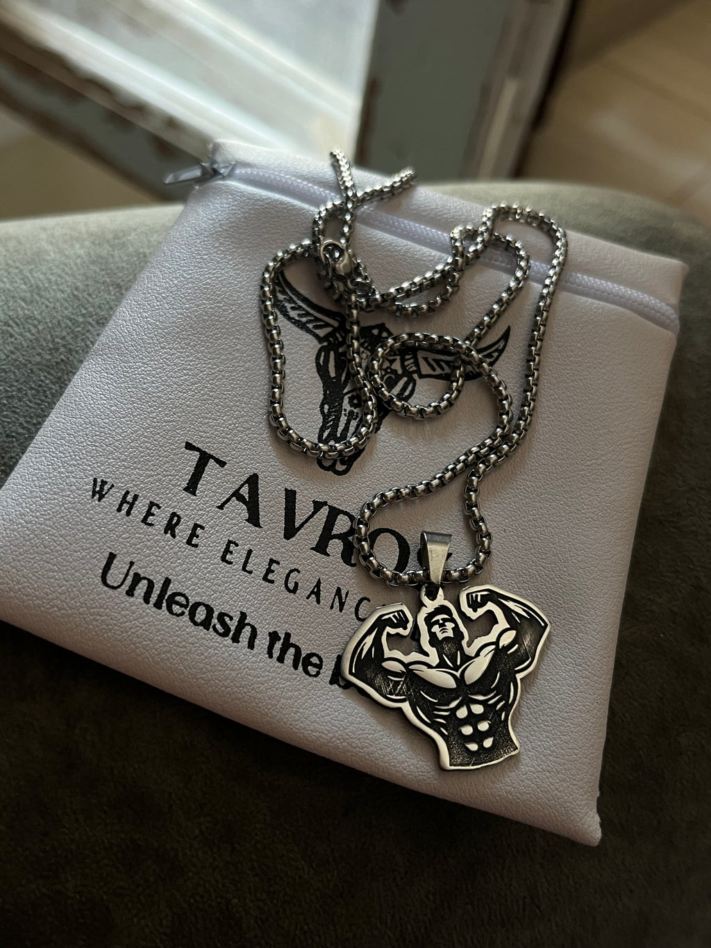 Muscle pumb necklace