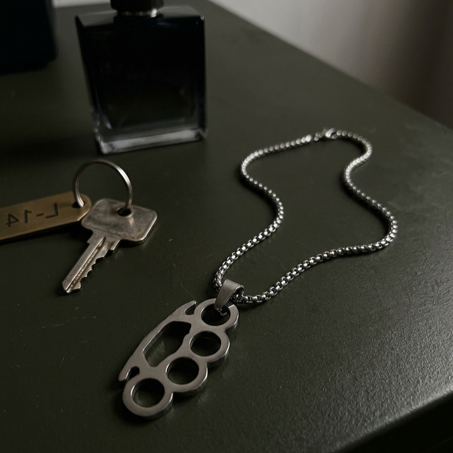 Knukles necklace